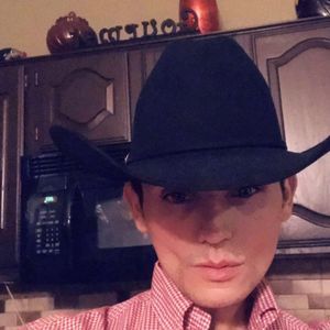 Meet your Posher, Rey carrillo